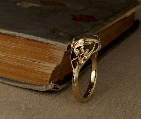 Art nouveau Iris ring, 14K & rough sapphire