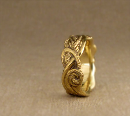 18K hand-carved squid ring