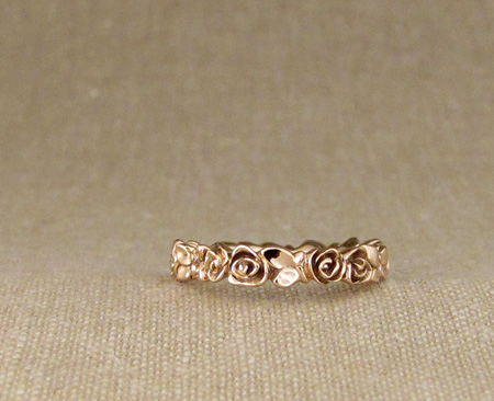 Rose+butterfly ring in 18K rose gold