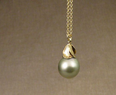 18K floral pearl drop pendant w-Tahitian pistachio pearl