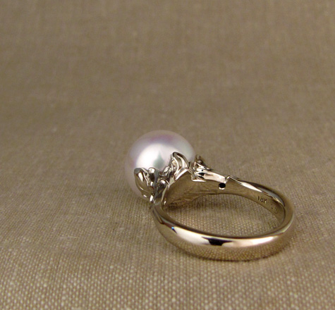 18K white rococo pearl solitaire - south sea pearl + diamonds
