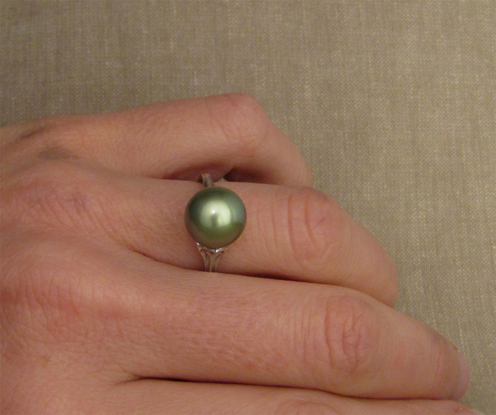 Hand-carved Tahitian green pearl ring in platinum
