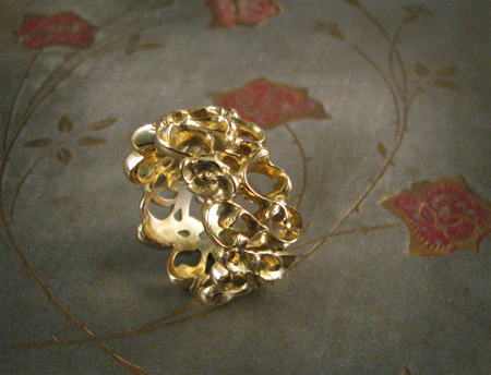 18K gold handcarved art nouveau ring