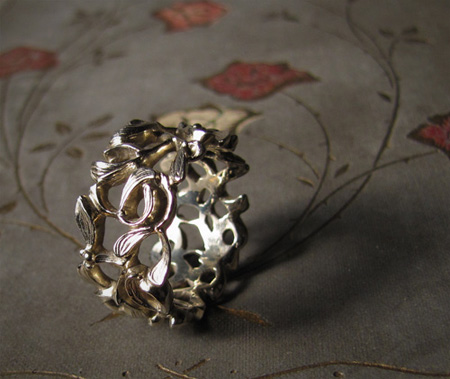 18K white gold handcarved mistletoe ring