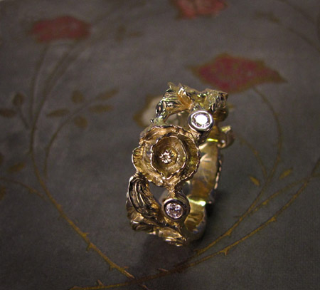 Carved poppy and diamond eternity ring in 18K gold