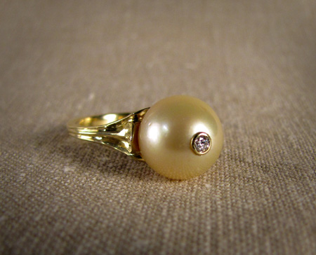 Gold South Sea pearl, diamond, 18K gold ring