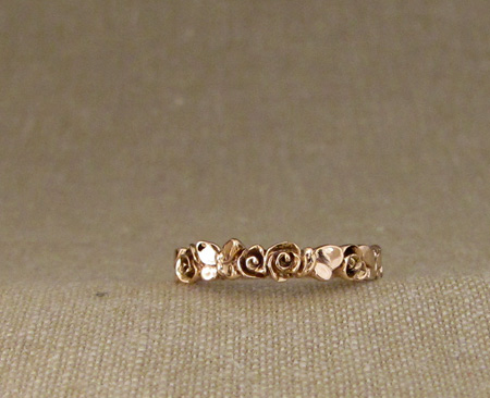 Rose+butterfly ring in 18K rose gold
