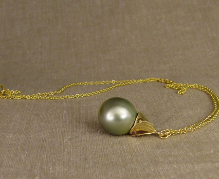 18K floral pearl drop pendant w-Tahitian pistachio pearl