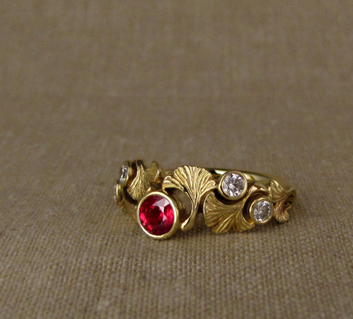 Ginkgo & Ruby ring, 18K yellow gold