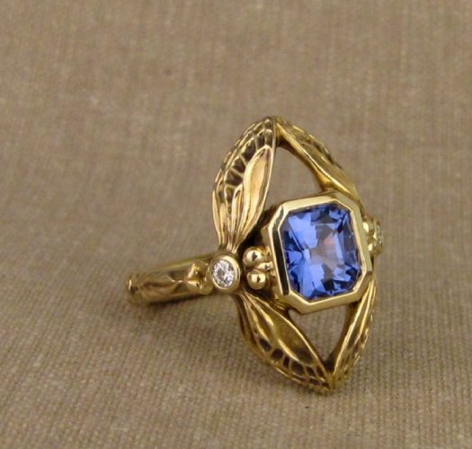 Custom designed & hand-carved Dragonfly & Sapphire ring, 18K, with diamonds