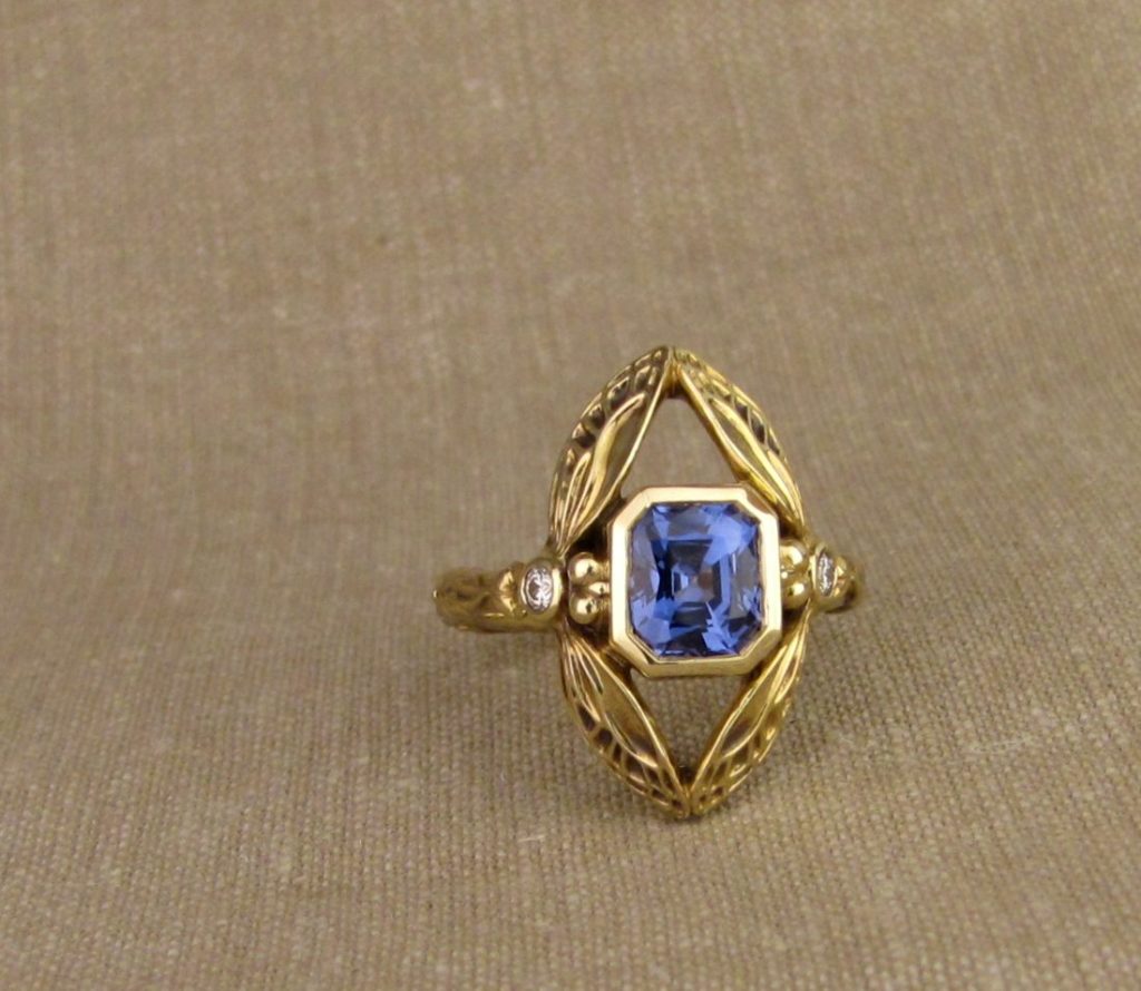 Custom designed & hand-carved Dragonfly & Sapphire ring, 18K, with diamonds