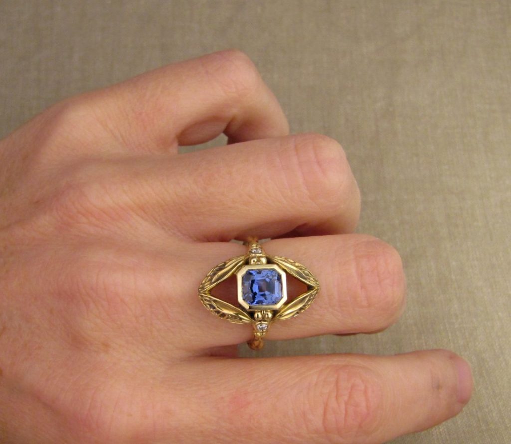 Custom designed & hand-carved Dragonfly & Sapphire ring, 18K, with diamonds