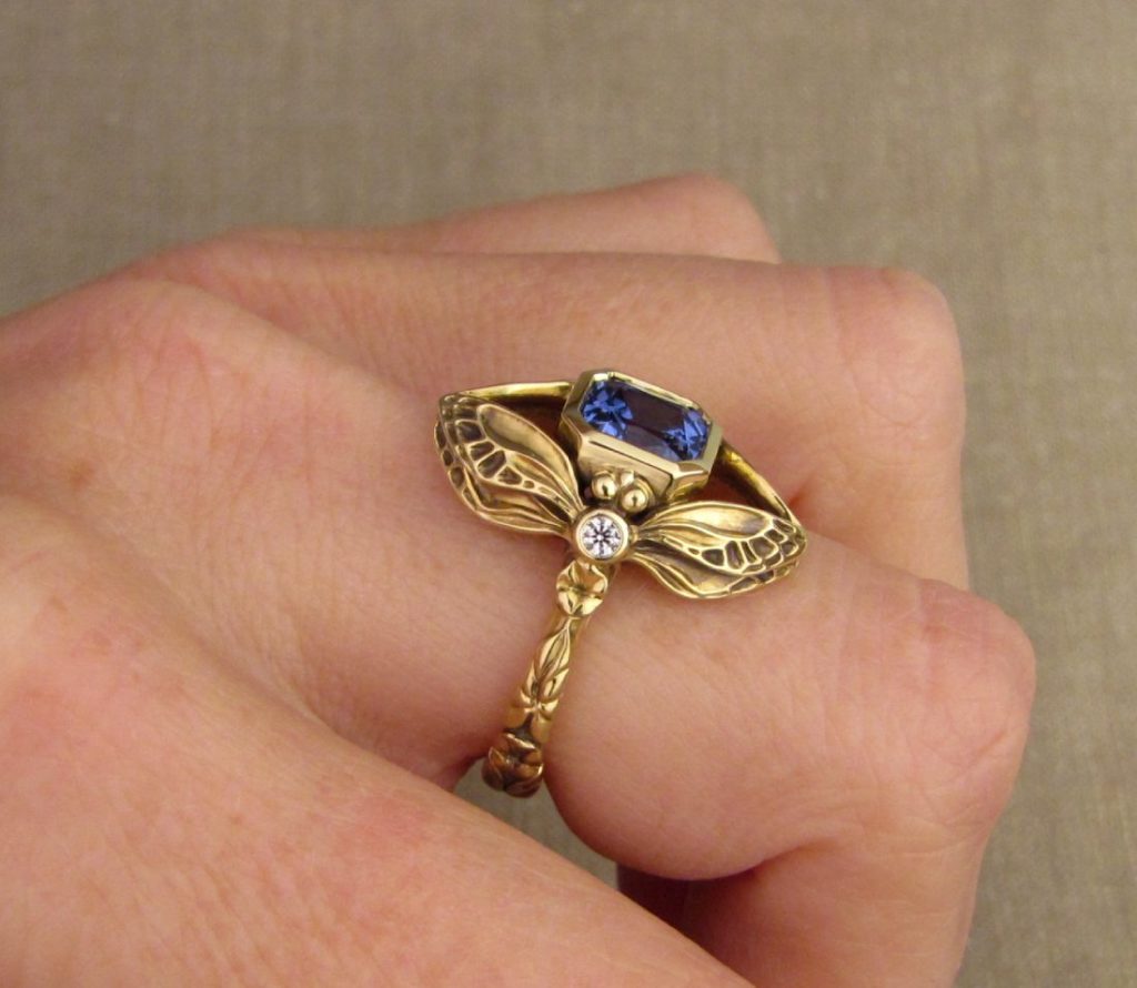 Custom designed & hand-carved Dragonfly & Sapphire ring, 18K, with diamonds